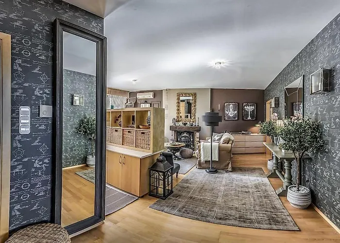 Charming Castle View Suite With Giant Balcony